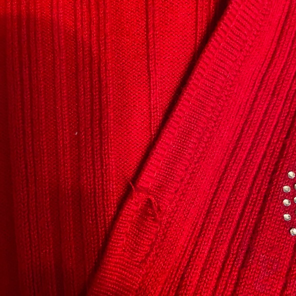 G BY GUESS RED SWEATER. - Picture 5 of 13